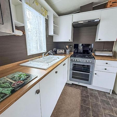 Brilliant Caravan With A Partial Sea View In Suffolk Ref 32026Az 로웨스터프 외부 사진