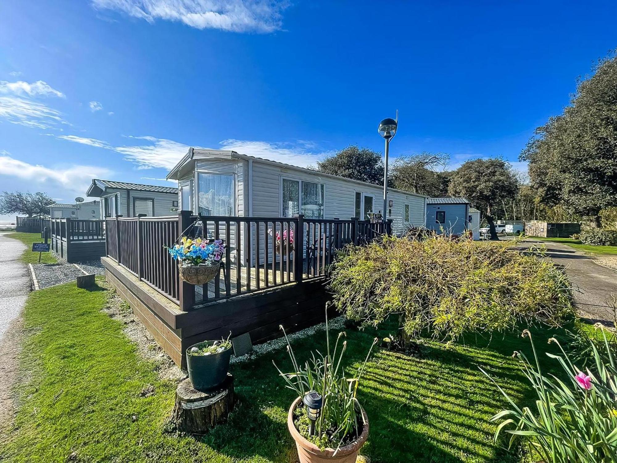 Brilliant Caravan With A Partial Sea View In Suffolk Ref 32026Az 로웨스터프 외부 사진