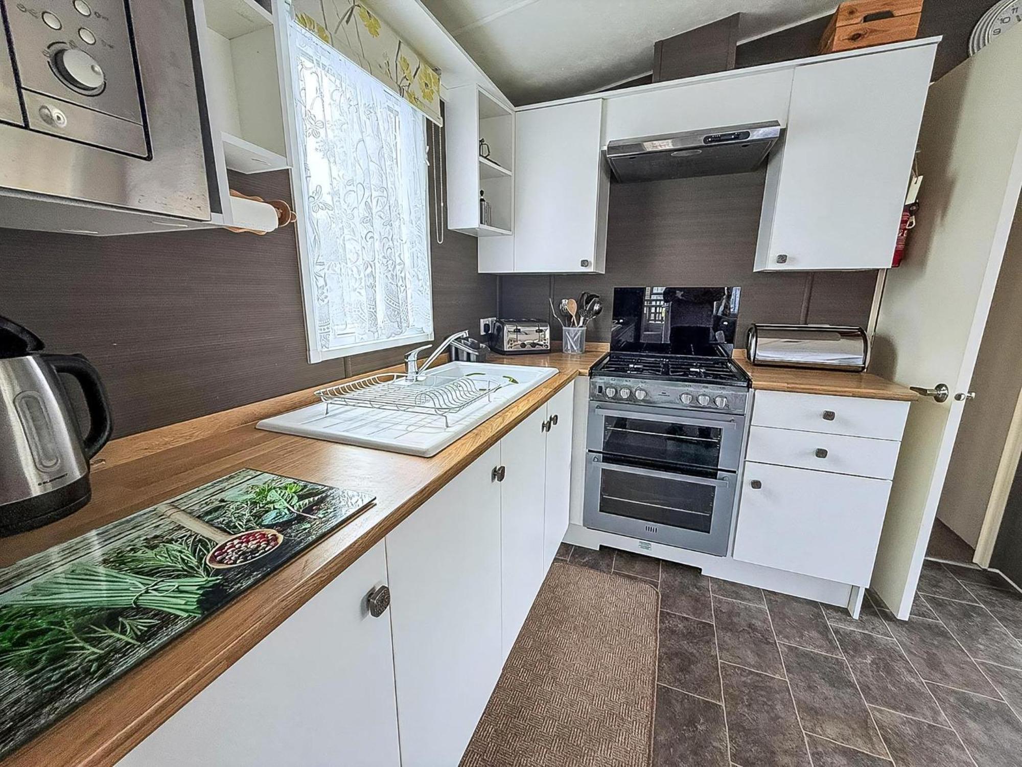 Brilliant Caravan With A Partial Sea View In Suffolk Ref 32026Az 로웨스터프 외부 사진