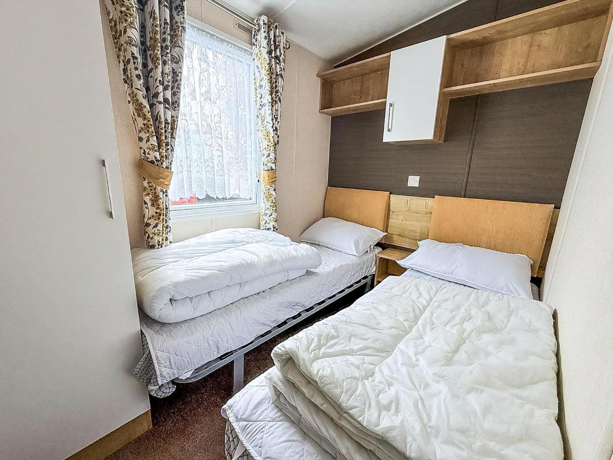 Brilliant Caravan With A Partial Sea View In Suffolk Ref 32026Az 로웨스터프 외부 사진