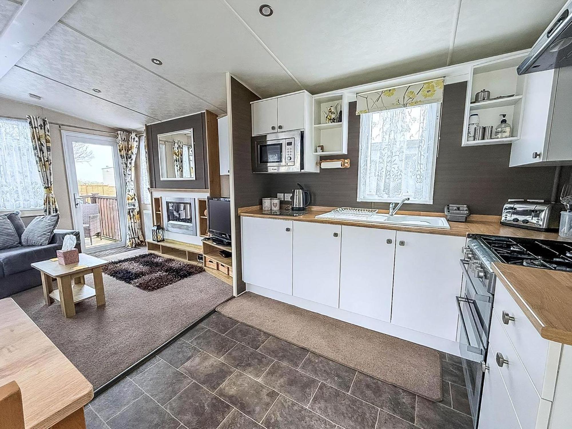 Brilliant Caravan With A Partial Sea View In Suffolk Ref 32026Az 로웨스터프 외부 사진